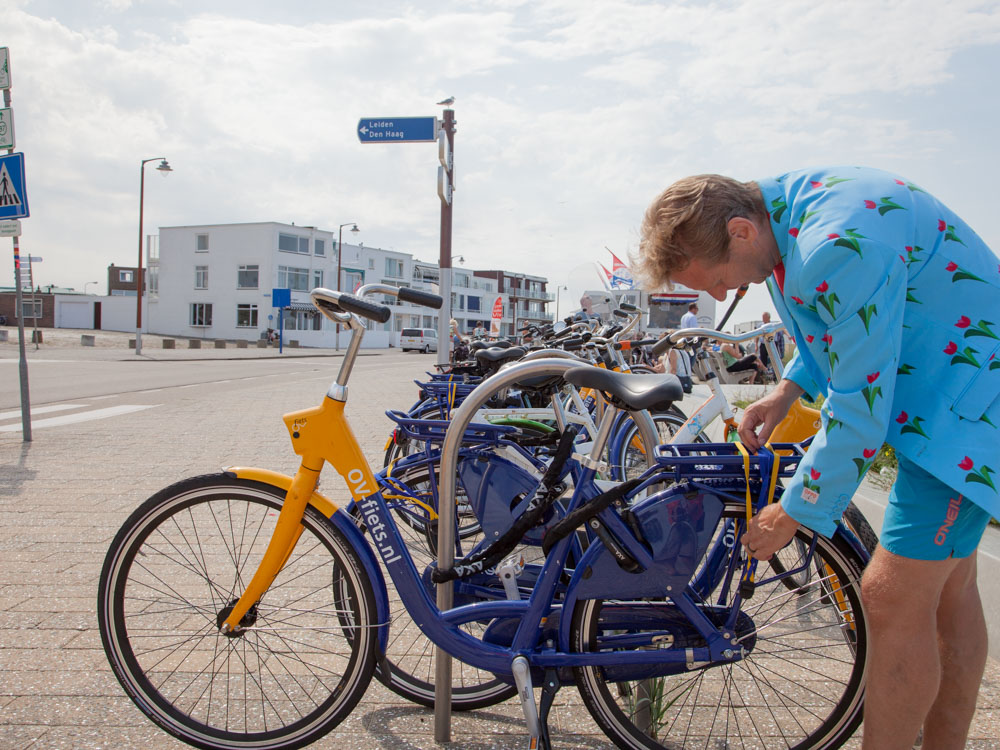 Rent a bike in Leiden and go to the Beach in Katwijk aan Zee