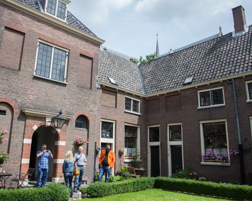 Jean Pesijnhofje. The little courtyard where John Robinson and 20 pilgrims lived.