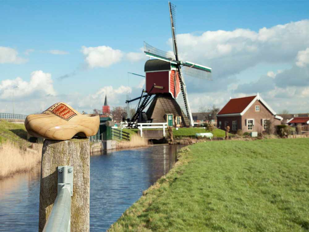 Windmill 'Vrouw Vennemolen' in South Holland