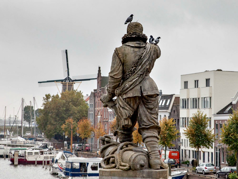 Piet Hein watches over charming Delftshaven